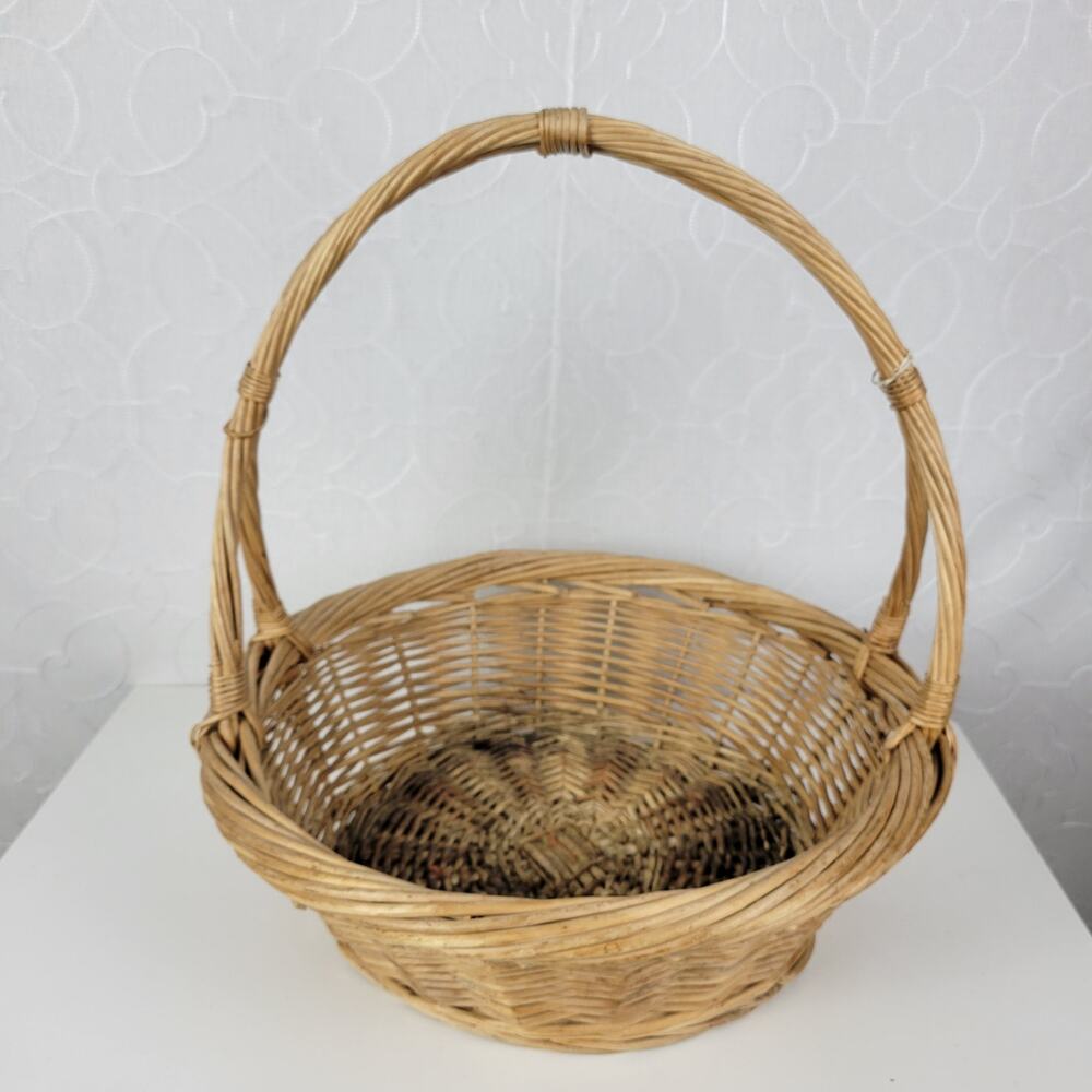 Vintage Wicker Basket Tan Natural Woven Rattan Round Handle Farmhouse Decor